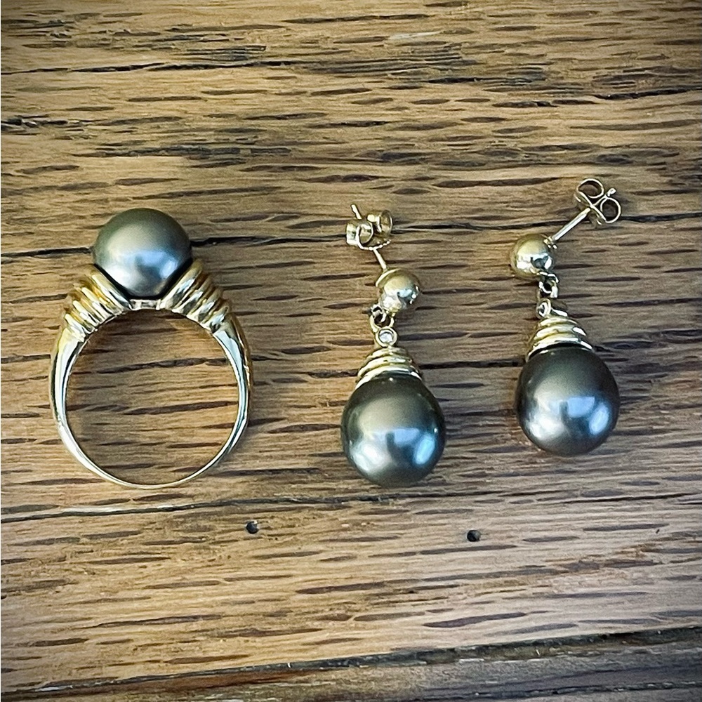 14 kt Yellow Gold black pearl & Diamond Drop Earrings and Ring Set